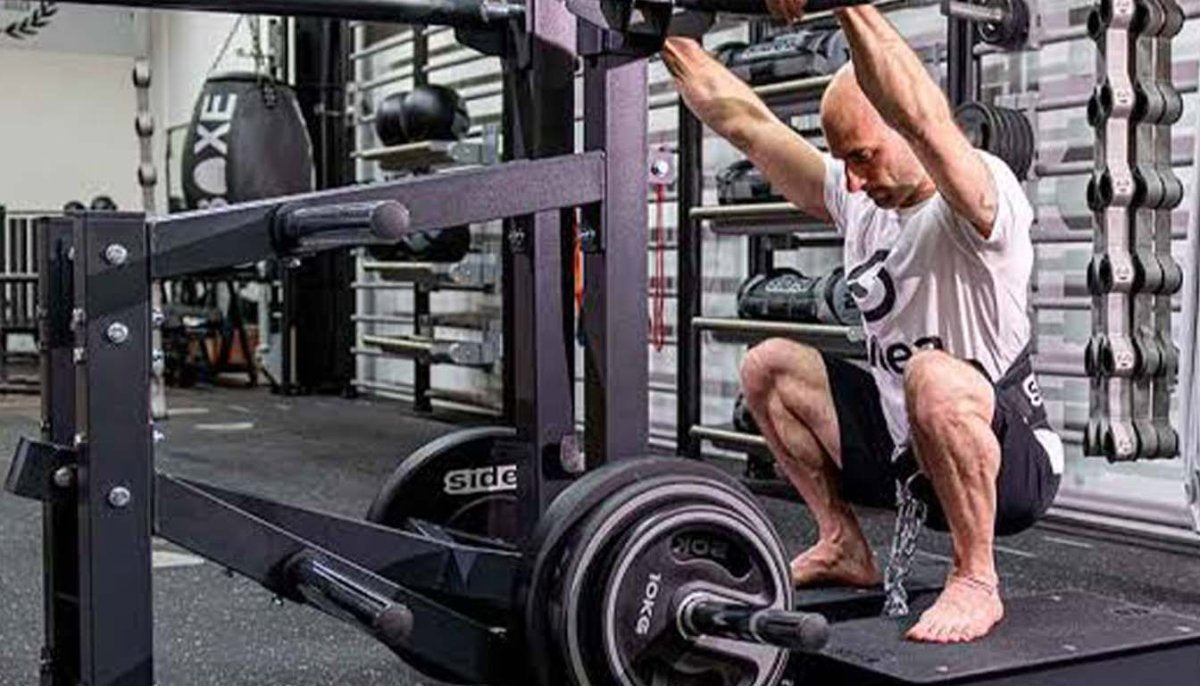 Benefits of Squatting with a Belt: Maximising Power and Safety