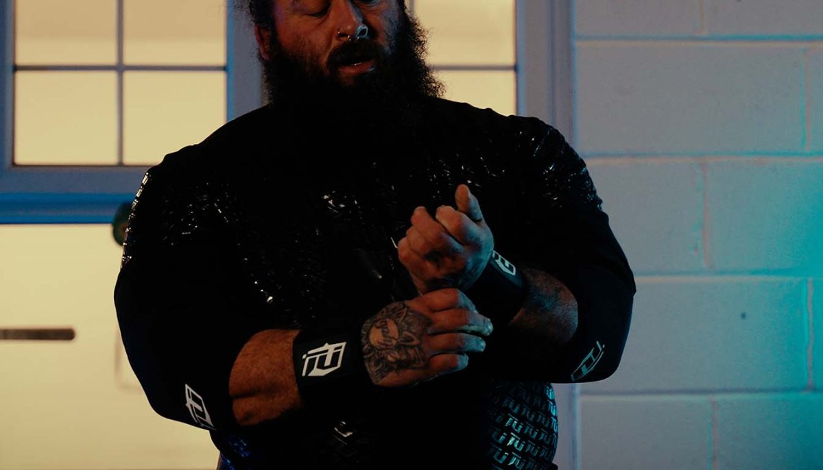 How Tight Should Wrist Wraps Be? A Weightlifting Guide