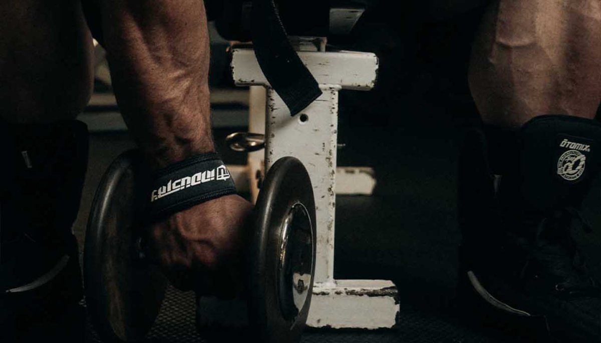 How to Use Lifting Straps for Deadlifts: A Pro Guide