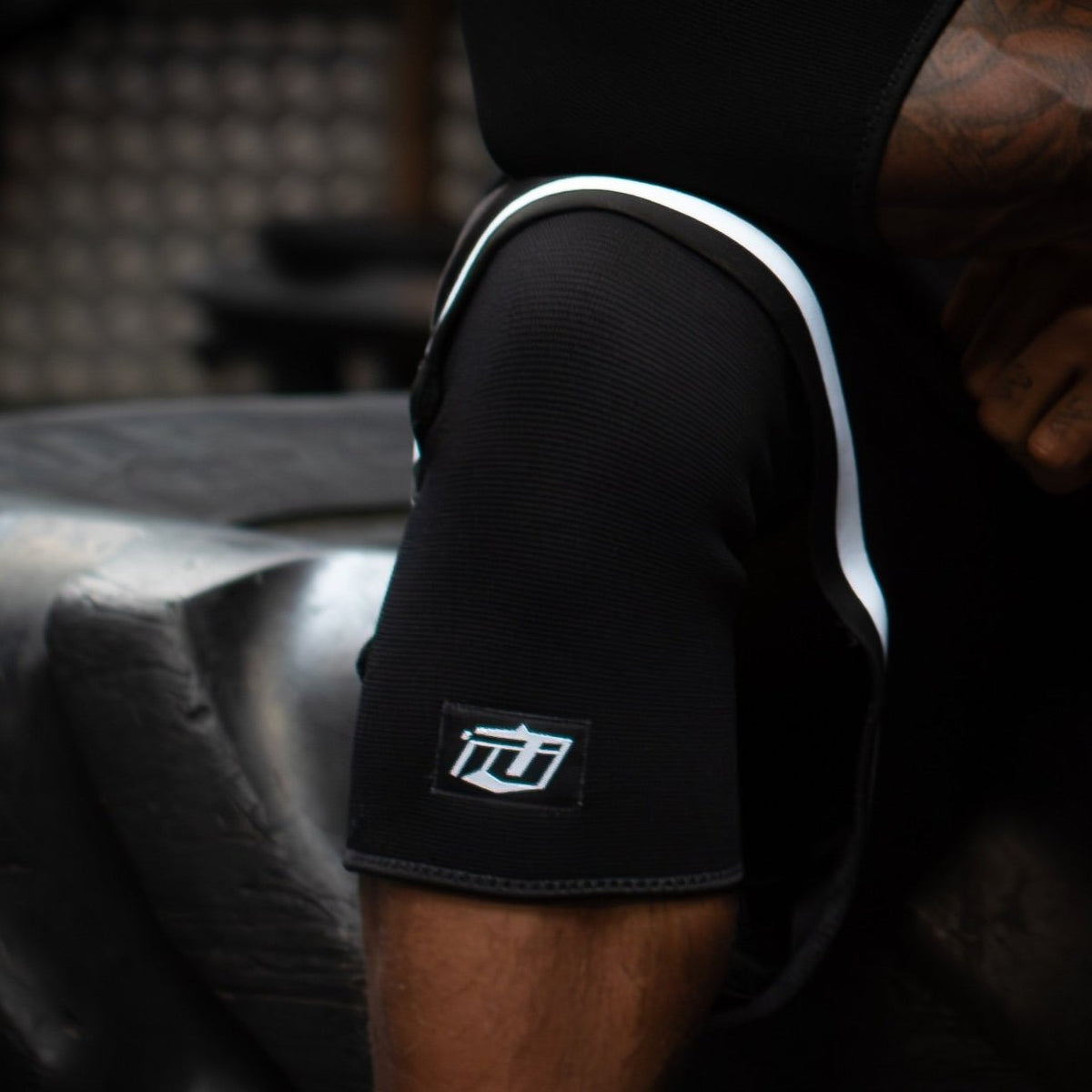 DUAL PLY COMPRESSION KNEE SLEEVES FOR WEIGHT TRAINING