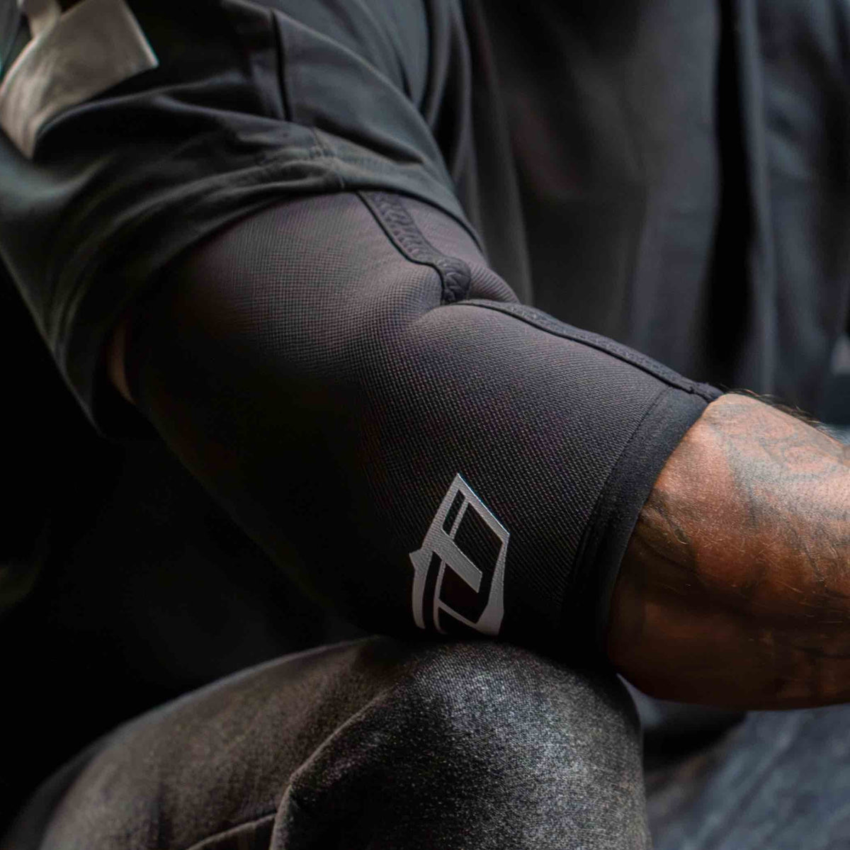 INDUSTRY NEOPRENE ELBOW SLEEVES