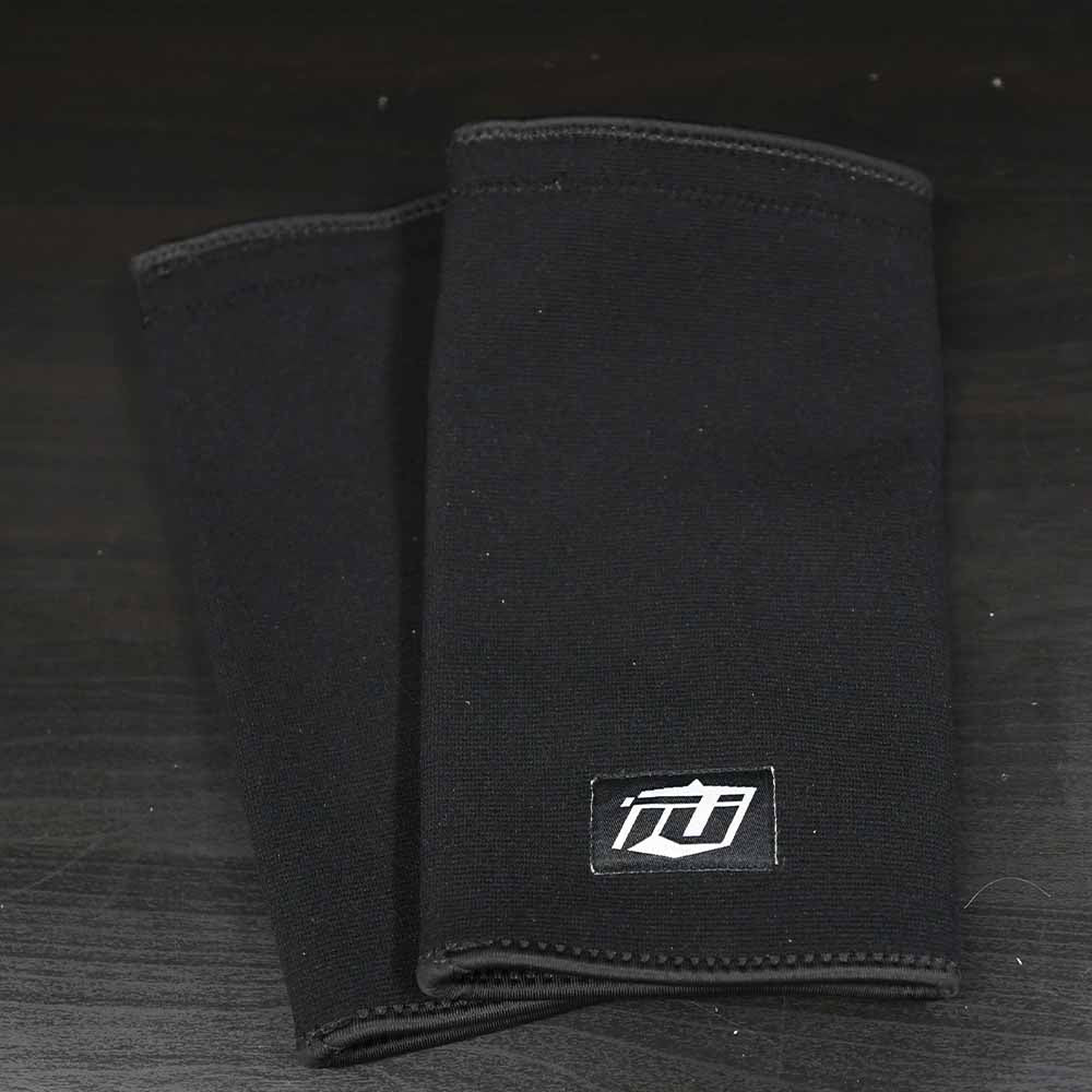 DUAL PLY COMPRESSION KNEE SLEEVES FOR WEIGHT TRAINING